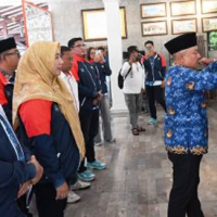 Pelepasan kontingen atletik Kuningan untuk mengikuti BK Porprov Jabar.